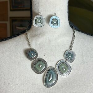 Retro Hammered Statement Necklace & Earrings Set Silver Tone Greenish Gray Boho